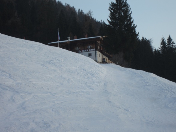 Vorbei am Dr.-Hugo-Beck-Haus.