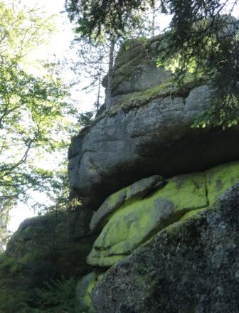 Entlang des Weges_typische Wollsackwitterung