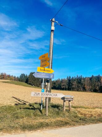 Wegweiser zwischen Babenstuben und Oberherrnhausen