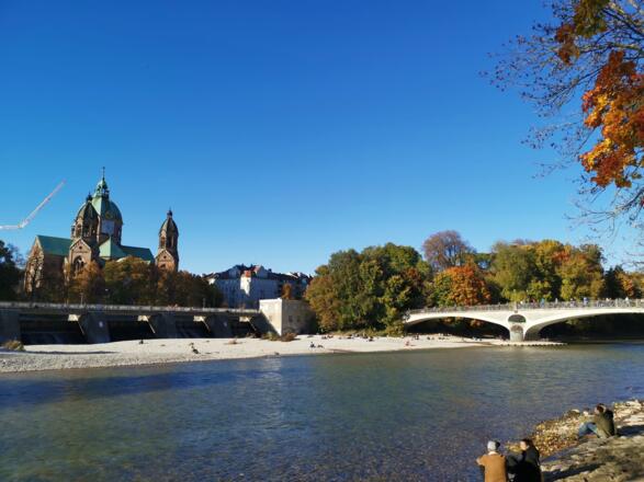 Ausblick Mariannenkirche und Isar