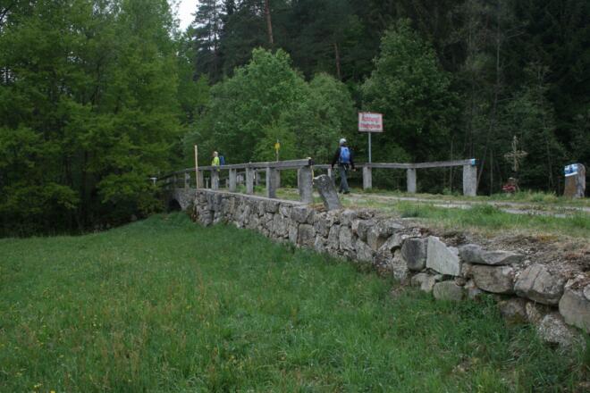 Panoramaweg_Grenzuebertritt-bei-der-steinernen-bruecke (c) Gerd Simon