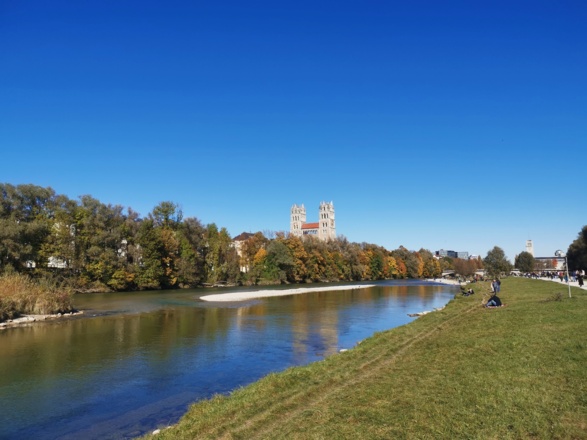 Blick auf die St. Maximilian Kirche