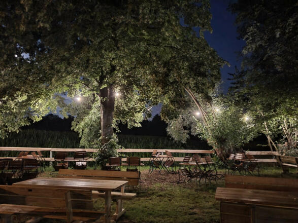 Biergarten am Abend