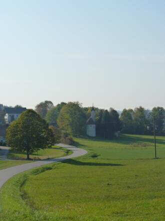 Sallach mit seiner Dorfkirche