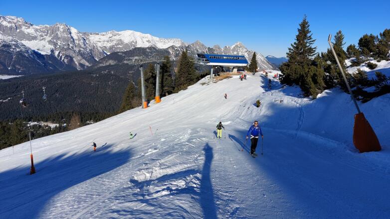 Hinten die Bergstation der Reiheralm Bahn.
