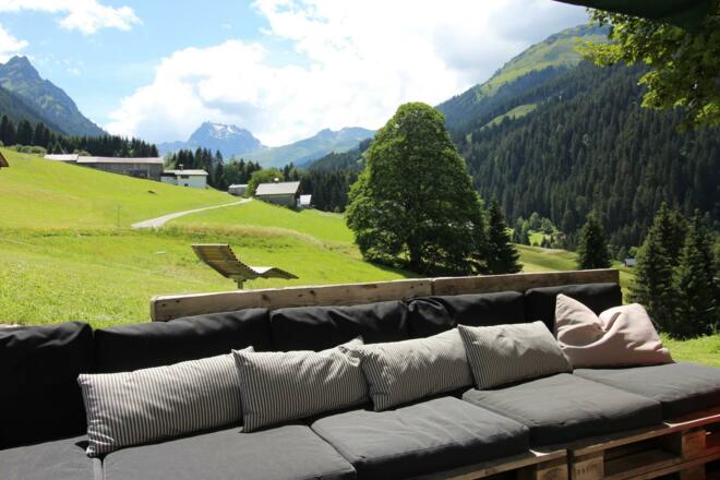 Lounge mit Blick zur Madrisa