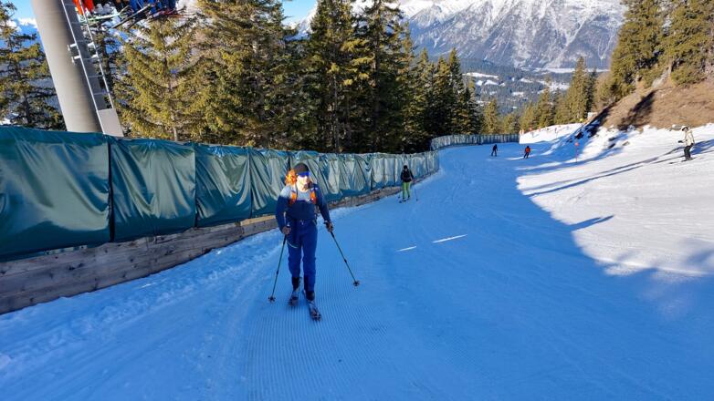 Die Reitheralmbahn-Piste beginnt in moderater Neigung.