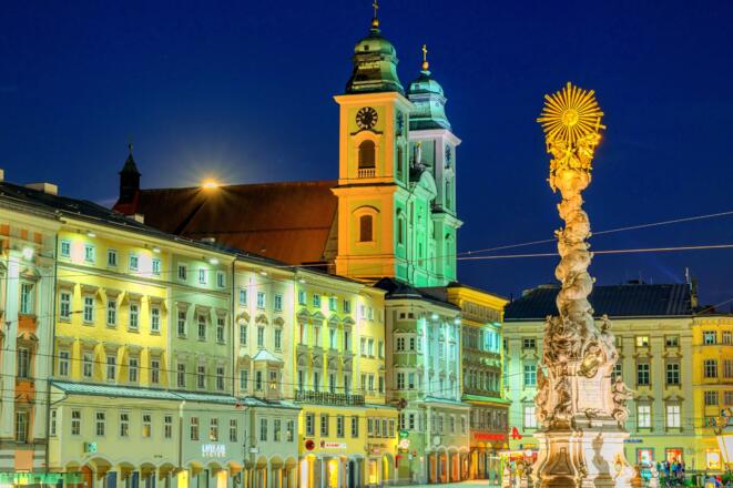 Hauptplatz in Linz bei Nacht - Oberösterreich