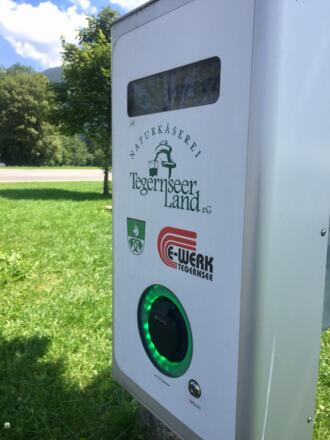 Ladestation für E-Auto an der Naturkäserei Kreuth