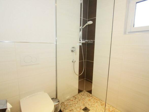 Dusche mit WC