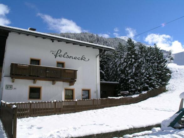 Haus Felsneck im Winter