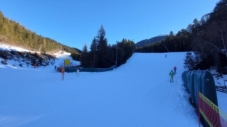 ... biegen wir rechts ab in die Untere Härmelekopfabfahrt, Piste Nr. 6b.