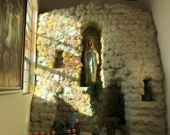 Pfarrkirche Möggers, Lourdesgrotte