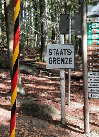 Grenze am Drei Wappen Felsen