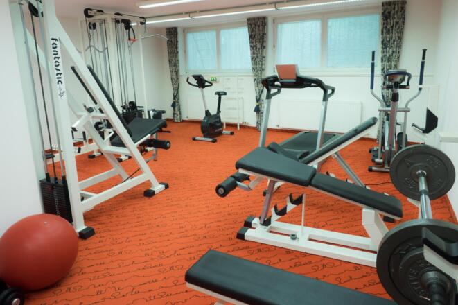 Wellness-fitnessraum-hotel-montjola-nova-montafon-