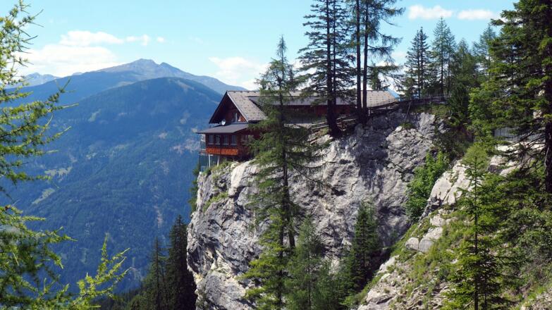 Dolomitenhütte ~1620m