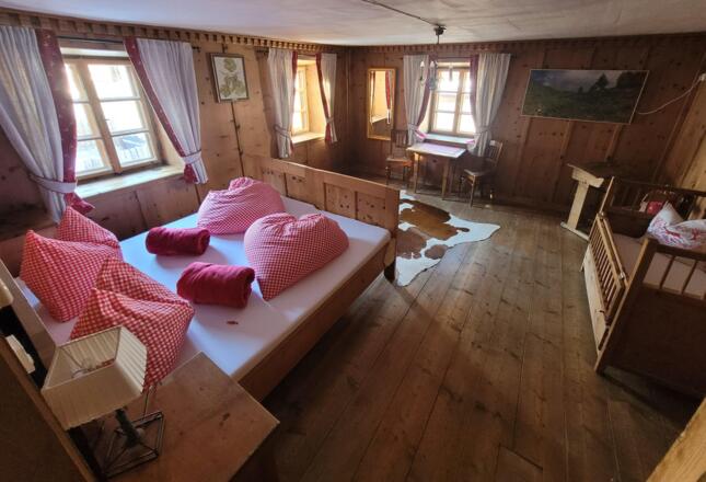 Rotes Schlafzimmer OG (1)