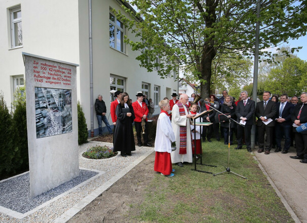 Gedenkfeier an der Gedenk-Stele Neufahrn