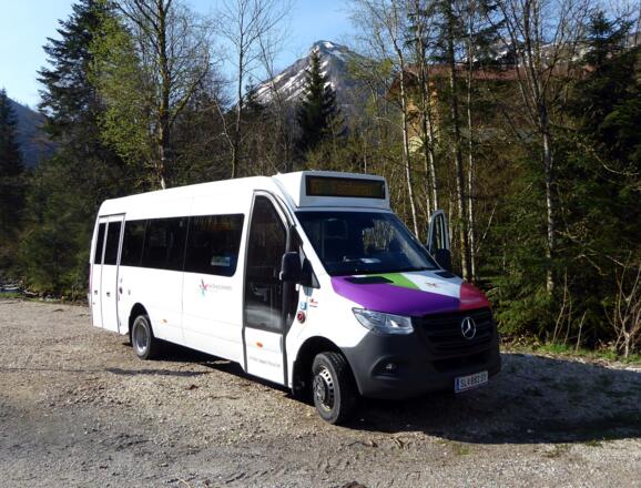 Der Bus der Linie 157 fährt  im Einstunden-Takt von Faistenau bis nach Hintersee Lämmerbach.