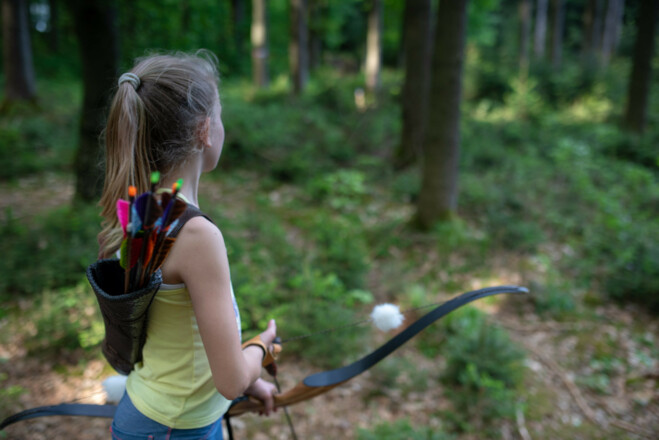 Schützin vor dem Bogenschuss im Bogenpark Hohenkammer
