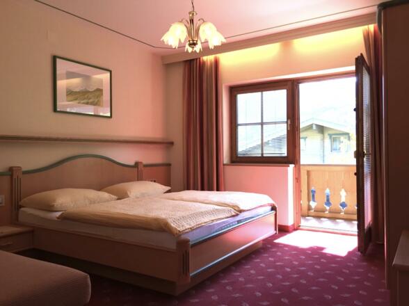 Schlafzimmer 1