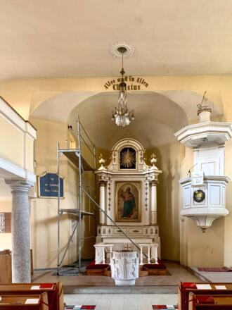 Innenraum der Toleranzkirche von Scharten