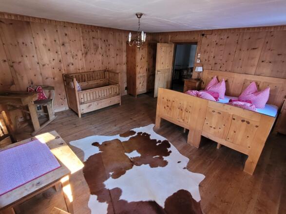Rotes Schlafzimmer OG (2)