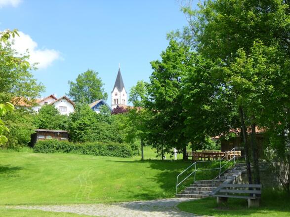 Vor dem Veranstaltungsplatz