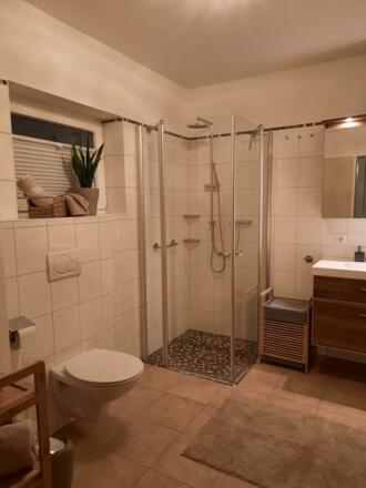 Badezimmer mit Dusche