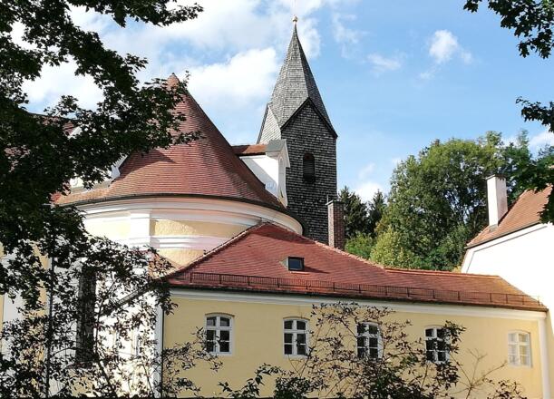 Kirchturm der Wieskirche in Freising