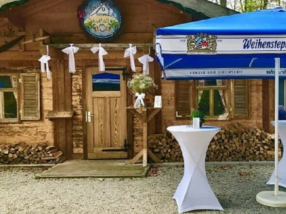 Außenansicht Waldhütte_Plantage Freising