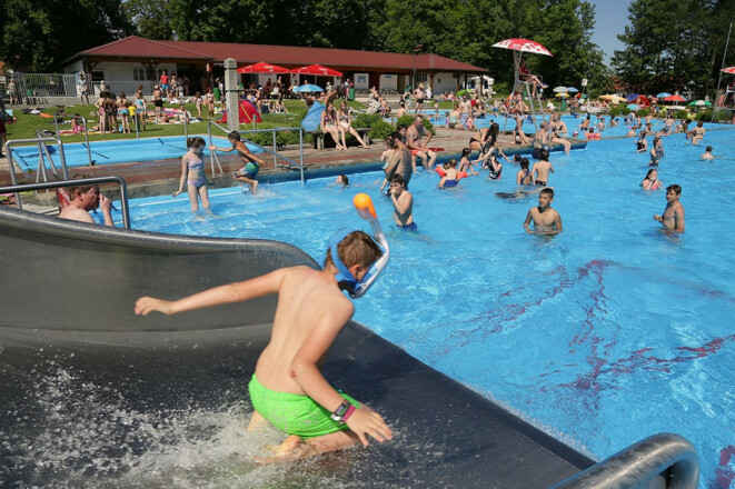Wasserrutsche im Freibad Moosburg