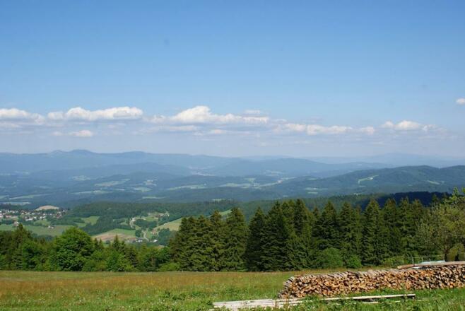 Aussicht von Hinterwies zu Großem Arber und Rachel