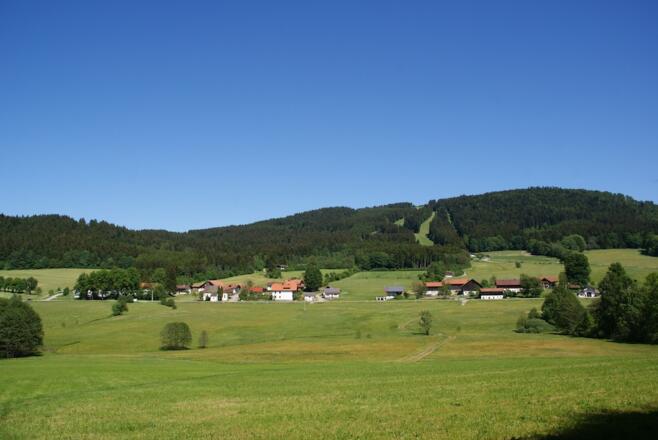 Klinglbachtal mit Klinglbach mit dem Pröller dahinter