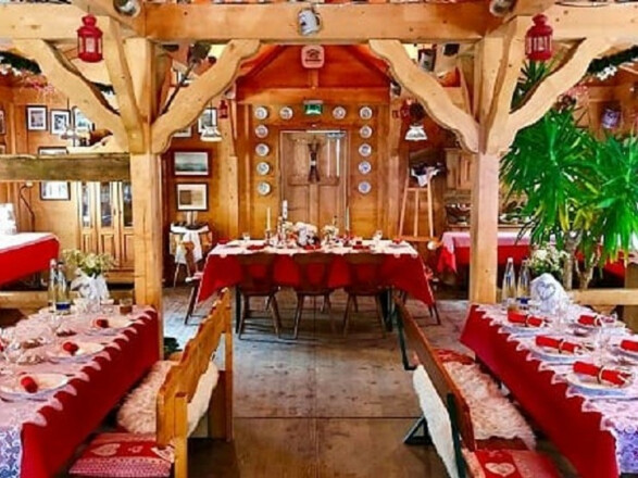 Innenbereich Waldhütte Plantage Freising