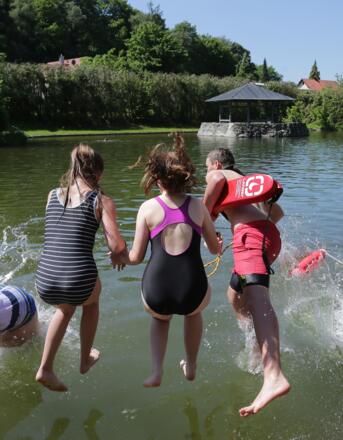 Badespass im Waldbad Nandlstadt