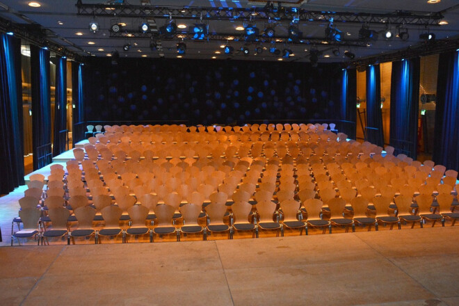 Saal in der Luitpdhalle Freising@Sabina Dannoura