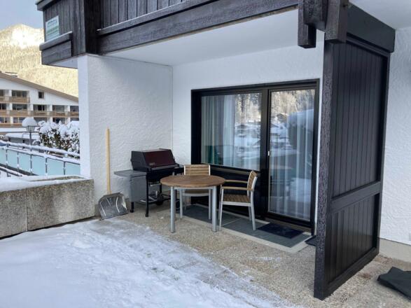 Süd - West Terrasse mit Terrassengarnitur in Teak und Webergasgrill (Gas inkludiert)