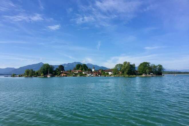 Blick zur Fraueninsel vom Schiff aus