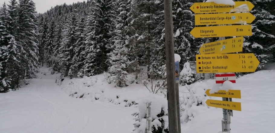 Der Beschilderung "Bernhardseck Hütte" folgen