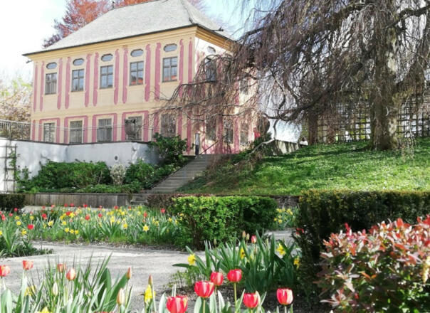 Weihenstephaner Gärten mit Salettl auf dem Weihenstephaner Berg in Freising