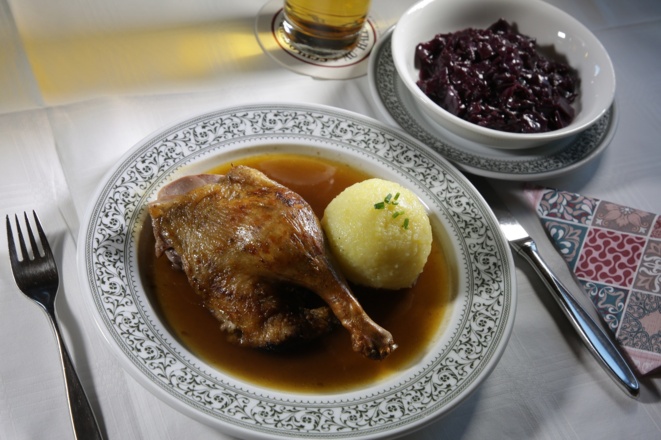 Traditionelles Entenessen im Hotel Gasthof Rosenwirt in Au