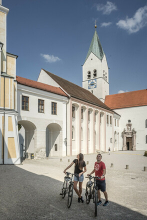 Vor dem Freisinger Dom am Domberg