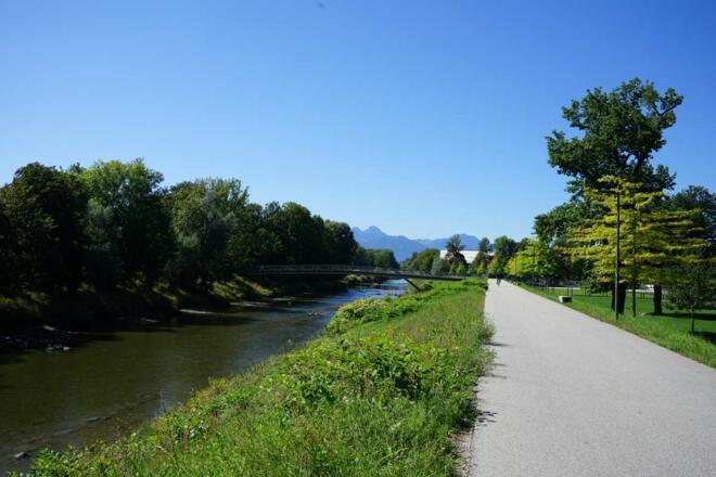 Blick vom Mangfallpark in Richtung Alpen