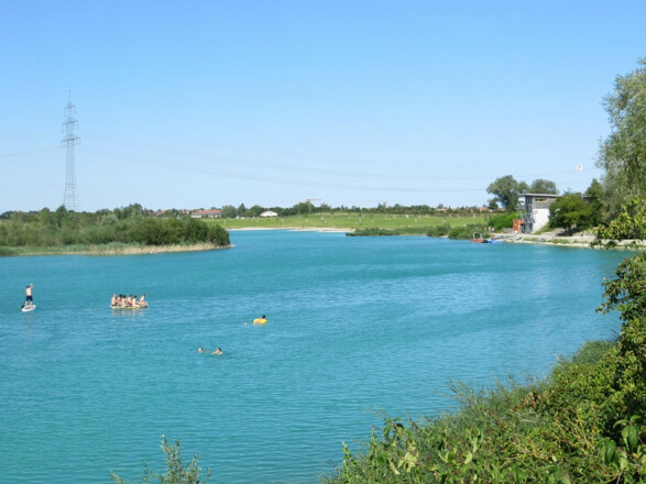 Eching_Hollerner See_blauer See bei Sonne_web_©Günter Lammel_Gemeindearchiv Eching
