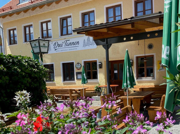 Gemütlicher Biergarten im Gasthaus Drei Tannen