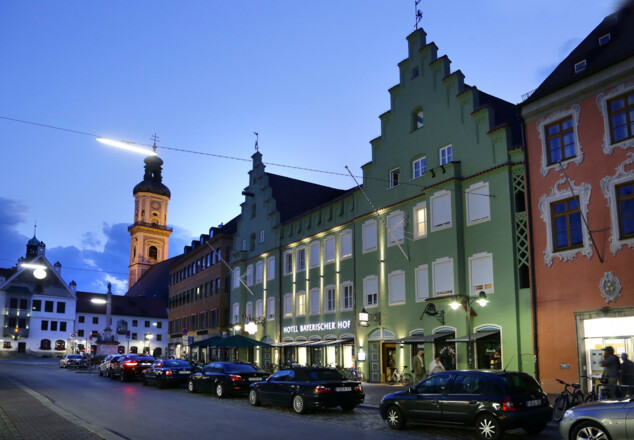 Bayerischer Hof am Abend