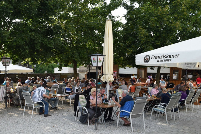 Biergarten im Hotel und Gasthof zur Länd