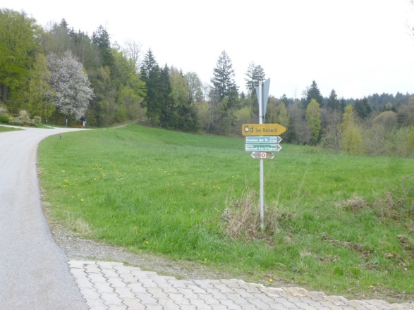 Wegkreuzung in Hungerszell - wir wanden geradeaus