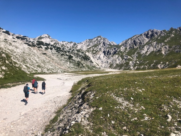 Die Hochwies mit dem unterirdisch verlaufenden Dießbach